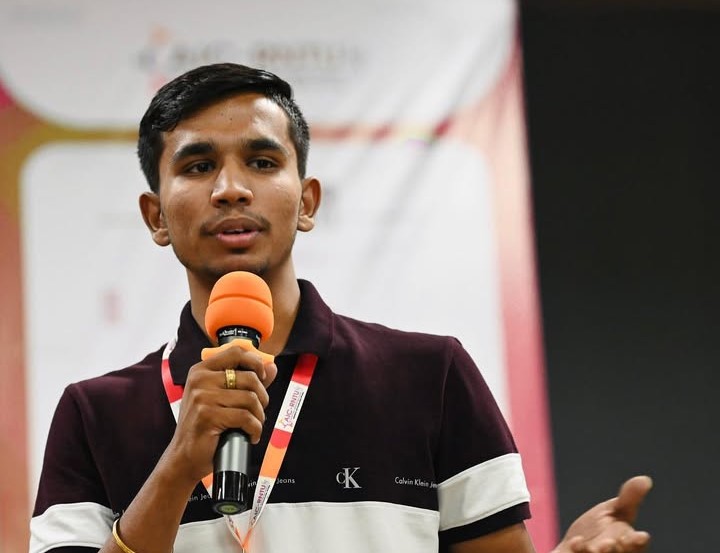 Ansh Patidar giving speech.